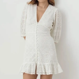 Studentklänning  - Från Gina. Använd en gång. Inga defekter 💕