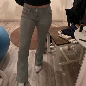 Ljusgråa jeans  - Ljusgråa jeans. Frakt tillkommer🫶🏼🫶🏼