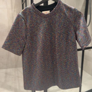 Glittrig tröja  - Aldrig använd!