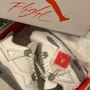 Skor Jordans - Helt nya små i storleken Strl 38 passar 39. Pris kan diskuteras.