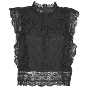 Svart Spets Topp  - Jätte fin svart spets top från Only. Inga defekter och har bara använts 1 gång. Nypris 355 säljer för 149 💗