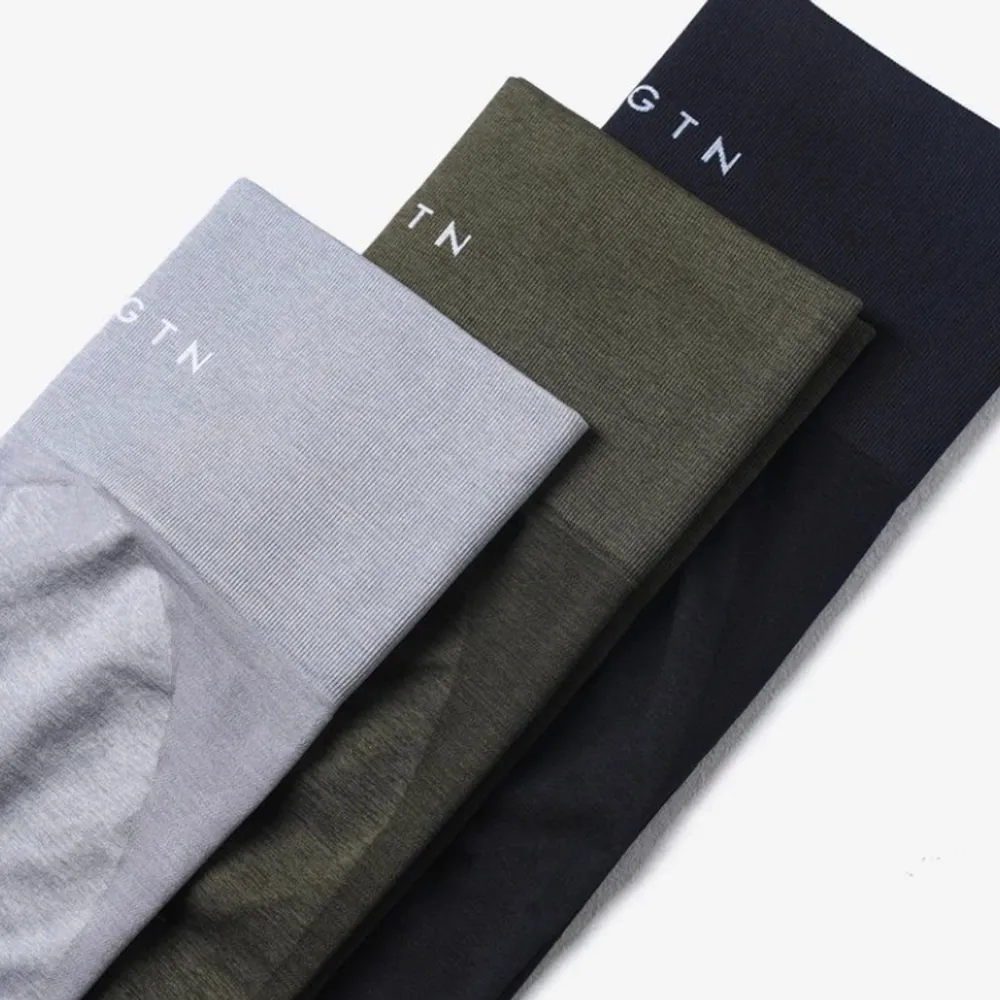Säljer dessa knappt använda tights från NVGTN modell contour seamless 2.0 i färgen olive😻nypris 595kr, väldigt bra skick. Jeans & Byxor.