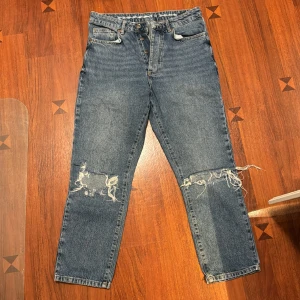 Ripped Jeans !! - säljer pga de inte passar längre :(