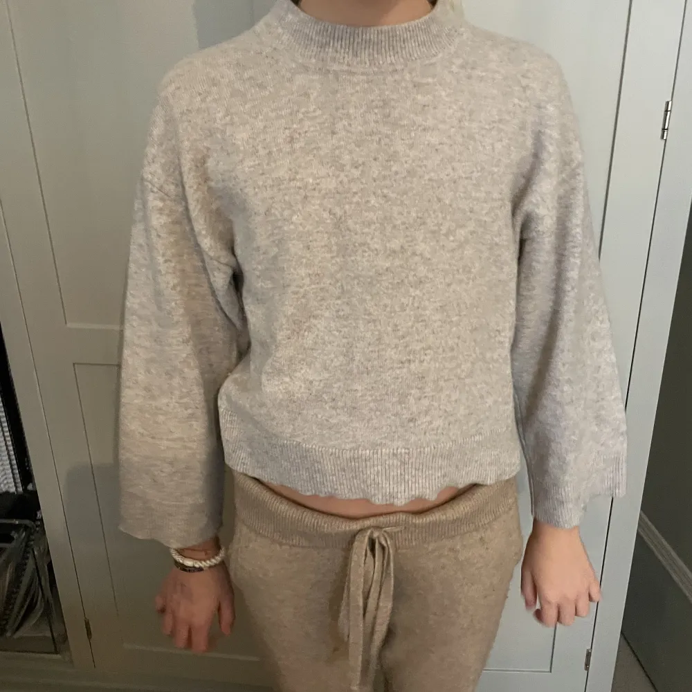 Jätte fin grå cashmere tröja från soft goat barn kollektion. Jätte bra skick! . Stickat.