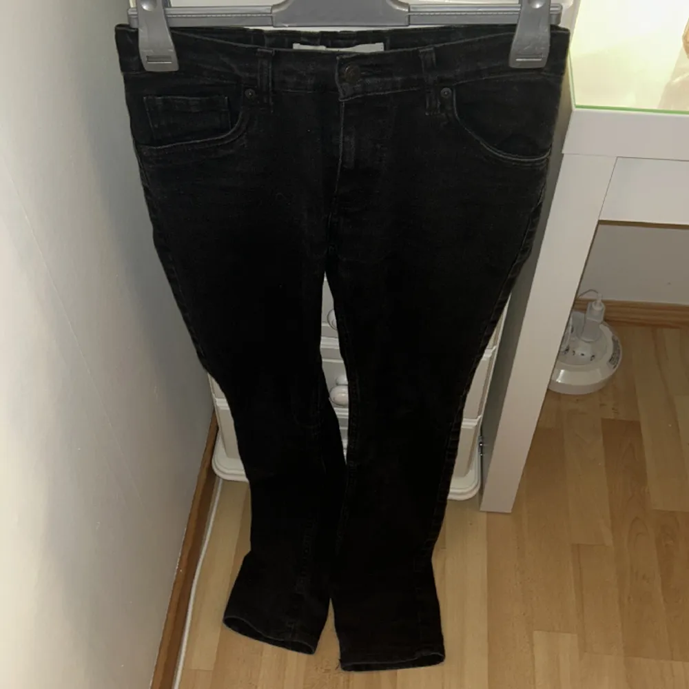 Low waist bootcut jeans ifrån Levis  Storlek 34-36 . Jeans & Byxor.