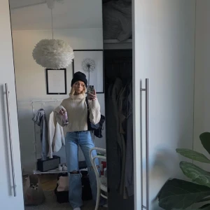 Stickad tröja - Jättesöt stickad tröja som endast är använd 1 gång!💗 