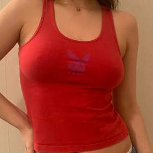 size: S  vintage playboy topp in bright pink