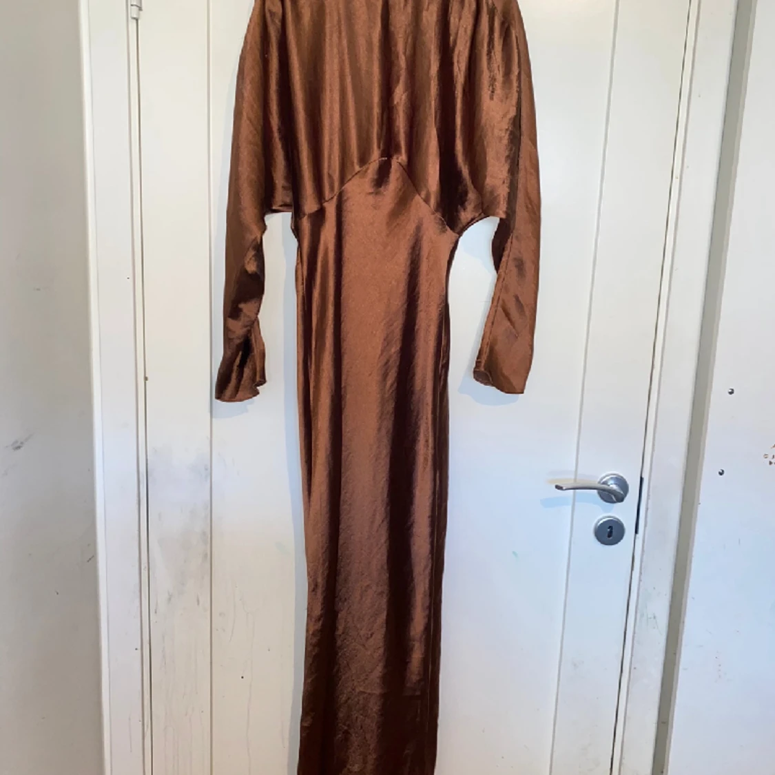 Satin Maxi kläninng - 90