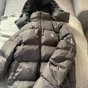 Calvin klein jacka - Storlek:Xs Köpt i november  Har inte använt den så mycket