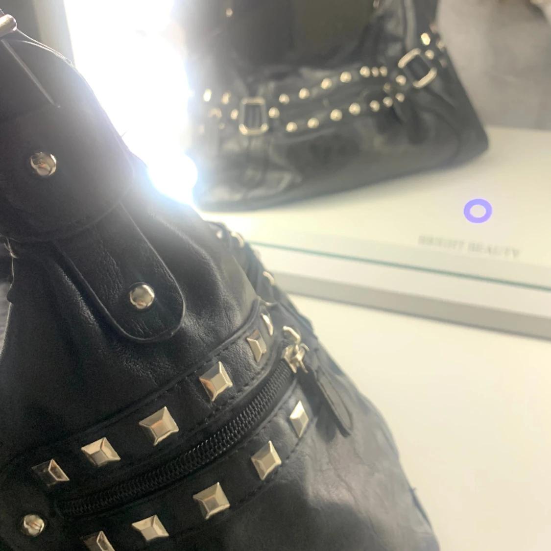 Väska med nitar - 90