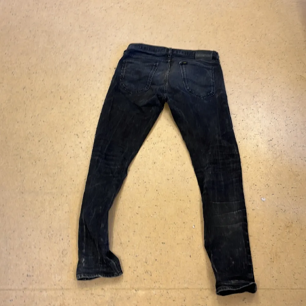8/10 skick änvända fåtal gånger perfekta inför våren och sommaren. Jeans & Byxor.