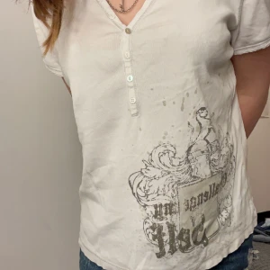 T-shirt - En cool tshirt med lite mer unikt tryck, säljer för ingen användning