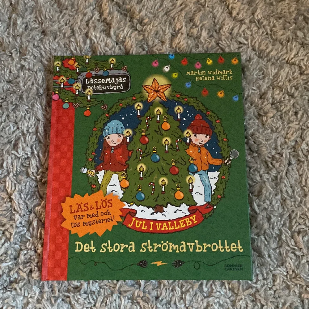 Titeln: Det stora strömavbrottet. Jätte rolig bok som man kan hjälpa till med att lösa brottet i. Pris: 55kr. Aldrig använd. Vid intresse kontakta mig.👍. Övrigt.