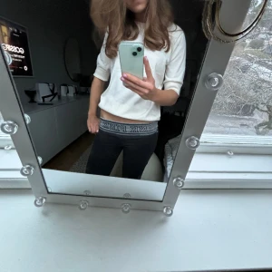 Söt vit tröja - Fin tröja som inte används ifrån Åhléns