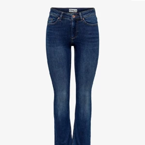 Only jeans - Säljer nu dessa jeans då jag inte använder dom längre! De är superfina och stretchiga💓 de är bootcut 