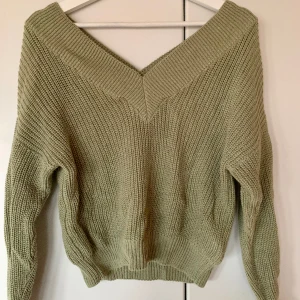 Stickad tröja från NA-KD - Använd några få gånger, i fint skick Storlek XXS men kan passa XS