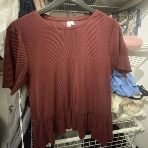 Other stories tröja - Jätte snygg topp från other stories❤️perfekt till fest och vardag! Jätte bra sick 