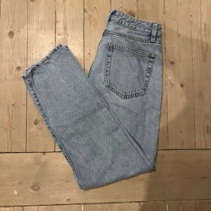Vailent Jeans - Tja! Säljer mina feta Vailent jeans i riktigt bra skick 8/10. Skriv för ytterligare frågor.