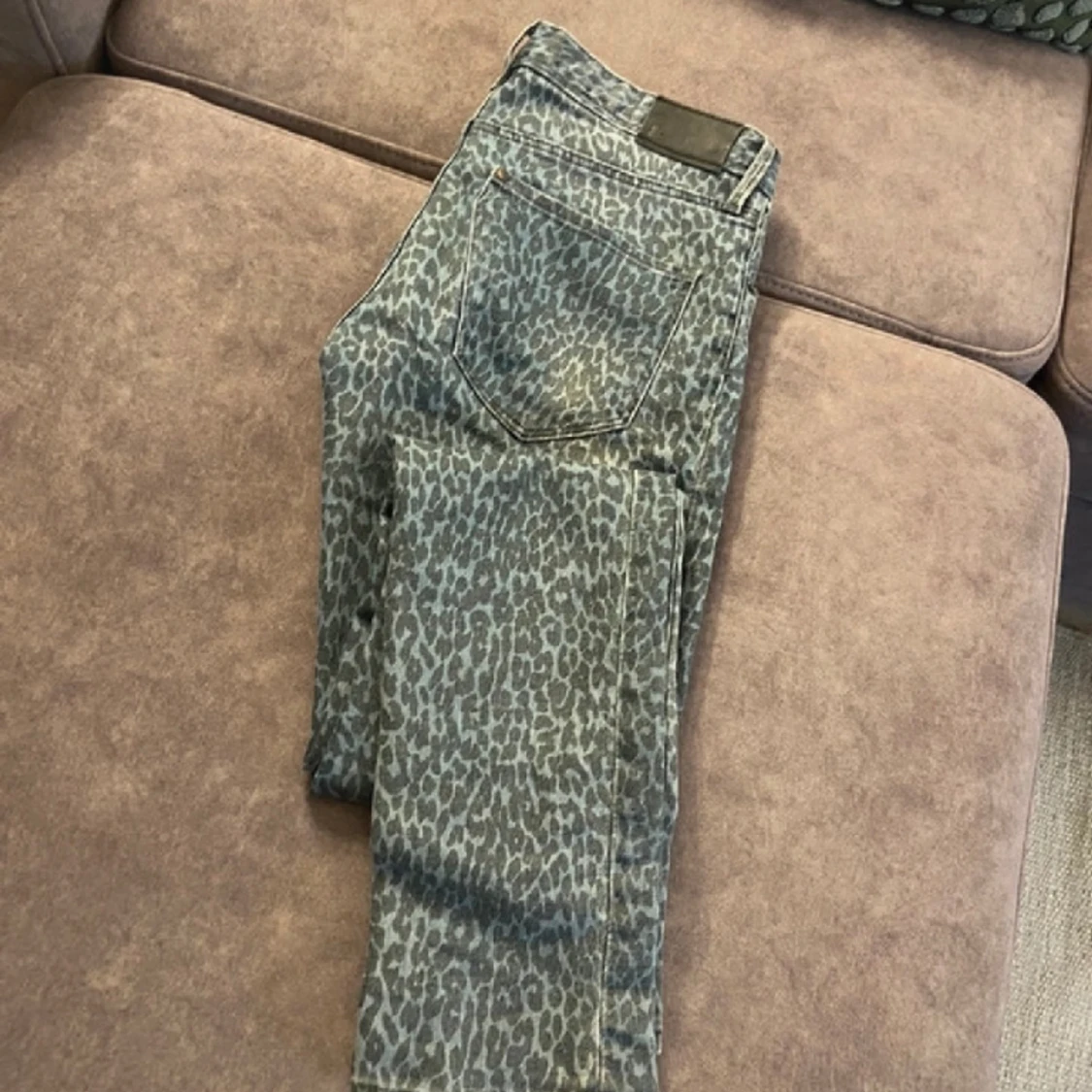 Leopard byxor, jeans 🤍😍🐆  - 90