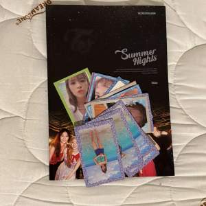 Twice summer nights album 10+ fotokort / photocards följer med till varje album 200kr st eller 300kr för båda