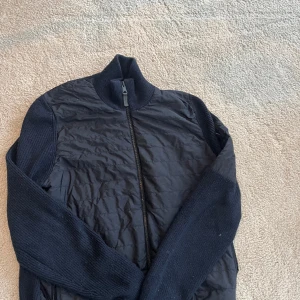 J Lindberg Cardigan - Bra skick Finns inte längre att köpa Snygg  Storlek small Nypris 3200