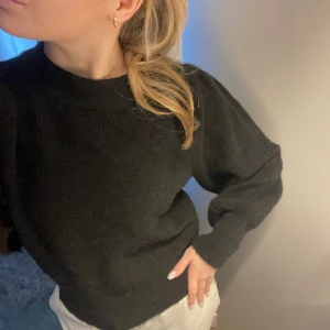 Svart stickad tröja - Från Gina tricot stl Xs, knappt använd!❤️