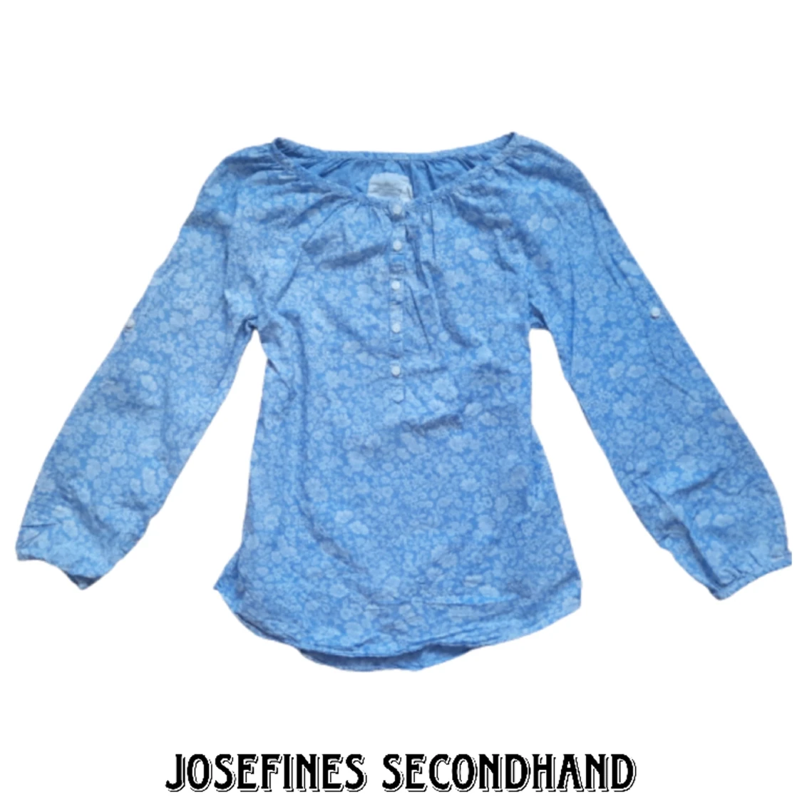 Söt ljusblå blus i blommigt mönster