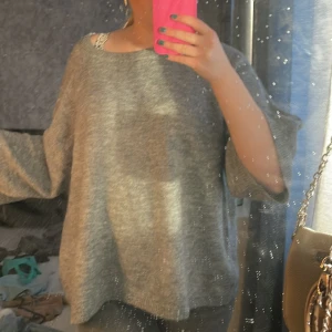 Trekvartsärmd tröja  - Aldrig använd bara testad☺️