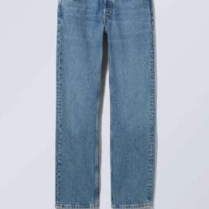 Säljer dessa weekday jeans. Använda fåtal gånger. Normal pris 590kr jag säljer för 300kr