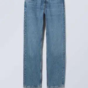 Säljer dessa weekday jeans. Använda fåtal gånger. Normal pris 590kr jag säljer för 300kr