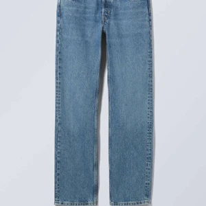 Weekday jeans - Säljer dessa weekday jeans. Använda fåtal gånger. Normal pris 590kr jag säljer för 300kr