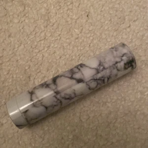 Powerbank  - Liten powerbank, perfekt att ha i väskan. Nästan aldrig använd, bara legat i en låda.