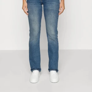 Jeans - Säljer dessa ltb jeans då dom inte sitter så bra på mig , vilket gör att jag inte använder dom. Fåtal gånger använda / Nyskick. Köpta för 900kr!💖