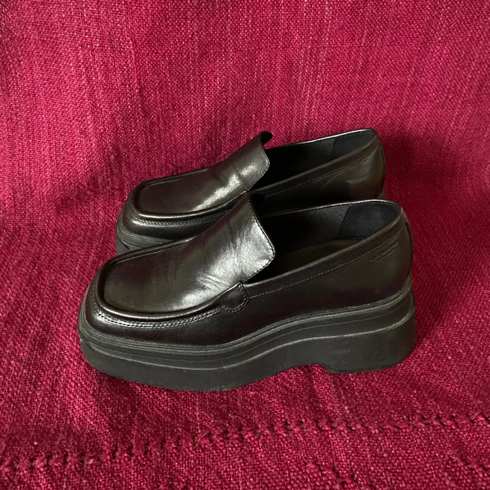 Så fina chunky skor från vagabond som tyvärr är lite för små för mig. Storlek 36. Aldrig använda ute, bara provade hemma några gånger så är i nästan perfekt skick . Skor.