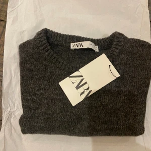 Stickad tröja från zara  - Helt oanvänd  Super fin