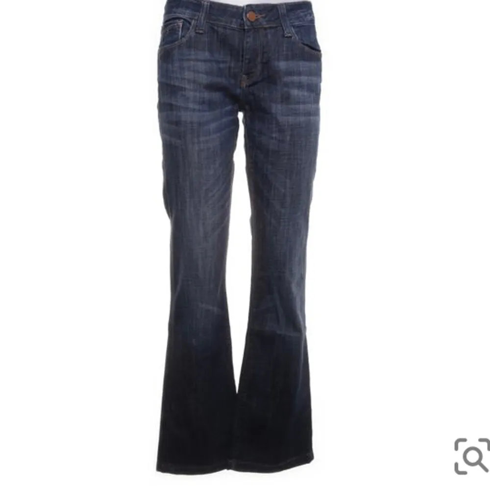 Modell: straight/ Bootcut  Perfekt skick 💕 Midja: 40 Gren: 20 Innerben: 79. Jeans & Byxor.