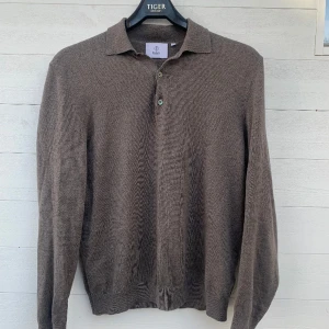 Bläck crewneck - En crewneck från bläck som jag köpte av en polare förra året, den är i väldigt bra skick och perfekt för våren och sommarn. Vi frågor och funderingar så är de bara att höra av sig