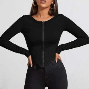 Ribbad topp - Använd fåtal gånger, inga hål eller fläckar. Dm för frågor eller bilder