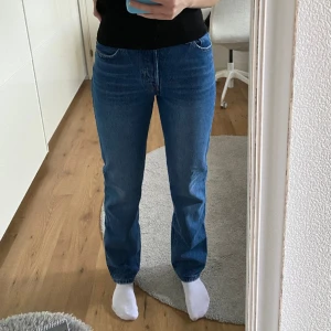 Levis 501 jeans - Levis jeans i modell 501, storlek 25x32. De är i bra skick och sparsamt använda. 