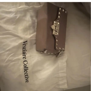 valentino väska  - såå söt o perfekt valentino väska💓💓är öppen för byten 