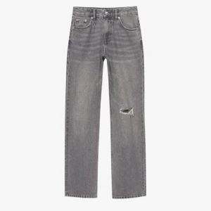 Straight leg jeans  - Jag säljer ett par jeans. Endast använda 1 gång, samt endast tvättats 1 gång. Lite stora i midjan. Ordinarie pris: 379kr. Köpta från Zalando. Kan tänka mig att gå ner i pris mot snabb affär. Hör av er för mer information, egna bilder på jeansen mm.