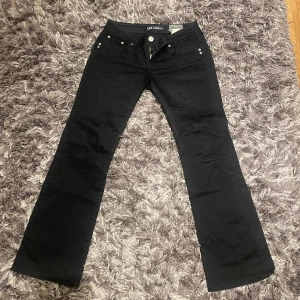 ltb jeans - as snygga ltb jeans i modellen valerie som tyvärr är för små för mig, skulle säga att de passar en 34a för dig som är 160-165 cm. 
