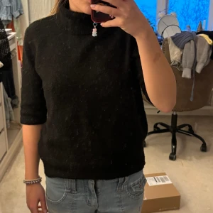 Kortärmad polo - Kortärmad stickad polotröja 