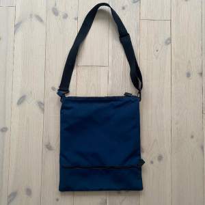 Fin marinblå väska från designhouse Stockholm 💗😊