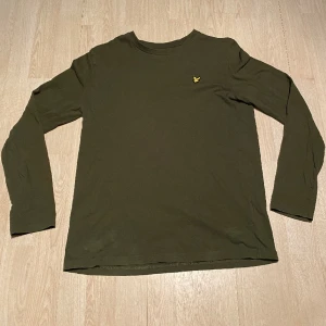 Lyle & Scott sweatshirt  - Säljer denna riktigt feta tröja i toppenskick. 10/10, inga hål eller skador. Fraktas inom 48h📦📩 Kolla gärna in mina andra annonser🤩