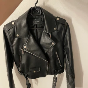 Stradivarius skinnjacka - Inga fel på den🤍