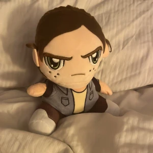 Ellie Williams plushie - Så jävla gullig men passar inte mitt rum 😞 (köpt på comiccon för 250kr