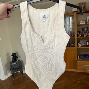 Lounge body - Body från lounge underwear, finns inte längre att köpa på deras hemsida. Storlek m och aldrig använd 