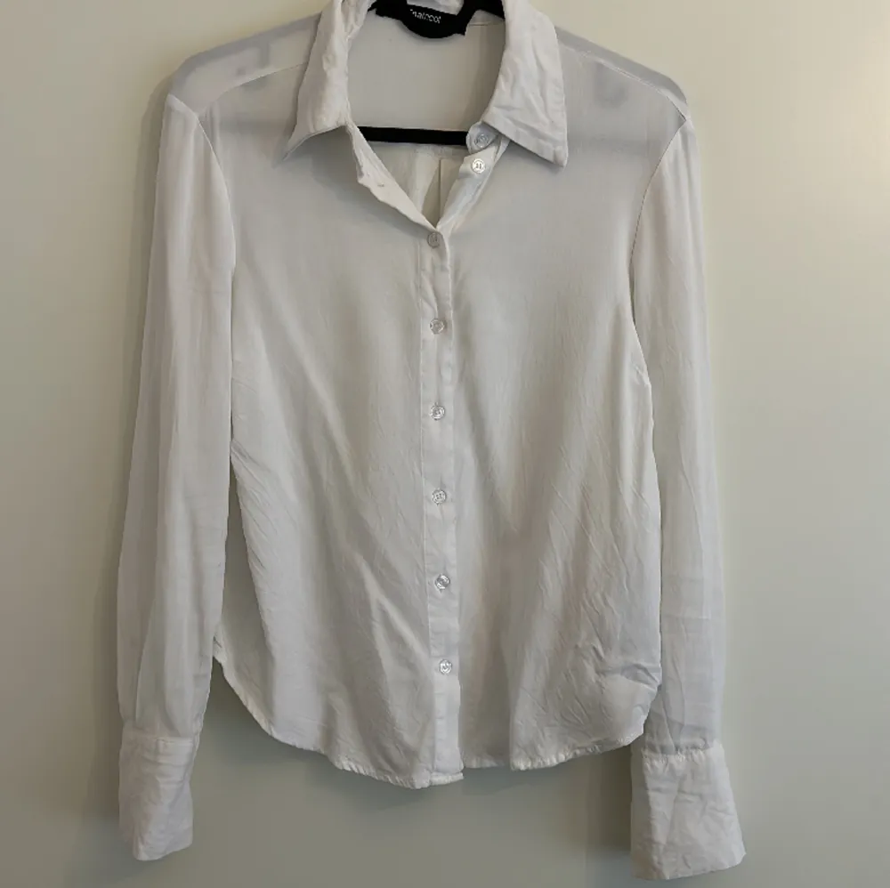 🤍🤍Super fin vit skjorta från Gina. Den är super skön och passar till allt 🤍🤍. Skjortor.
