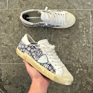 Philippe model - Säljer ett par schyssta philippe model | storlek 42, sitter som 43 | skick: 10/10, nyskick | OG: inget| pris:  1799kr | frågor? Tvek inte på att kontakta oss